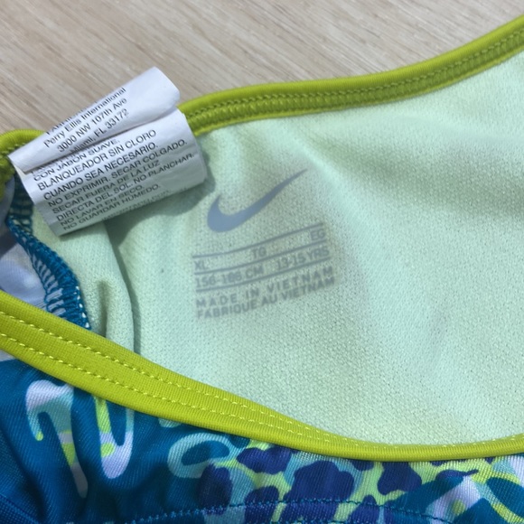 Nike youth size tankini in excellent condition. - Picture 4 of 5